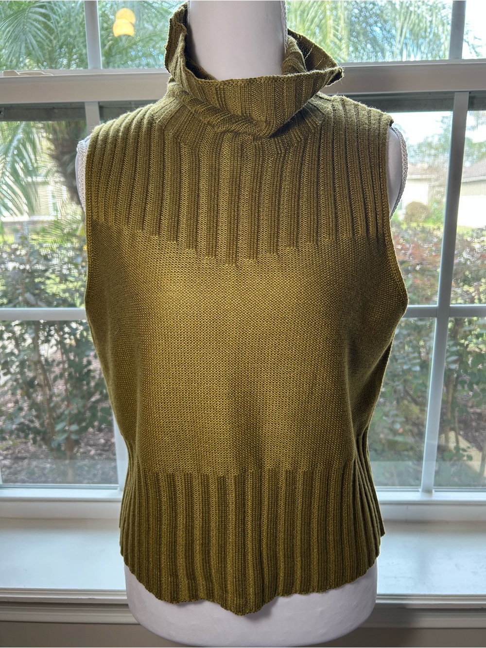 NWT🌷Chelsea & Violet Chartreuse Ribbed Sleeveless Rosie Sweater